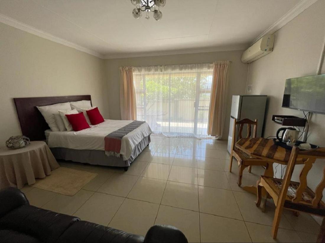 Khutsong Guests House Hotel Burgersfort Exterior photo